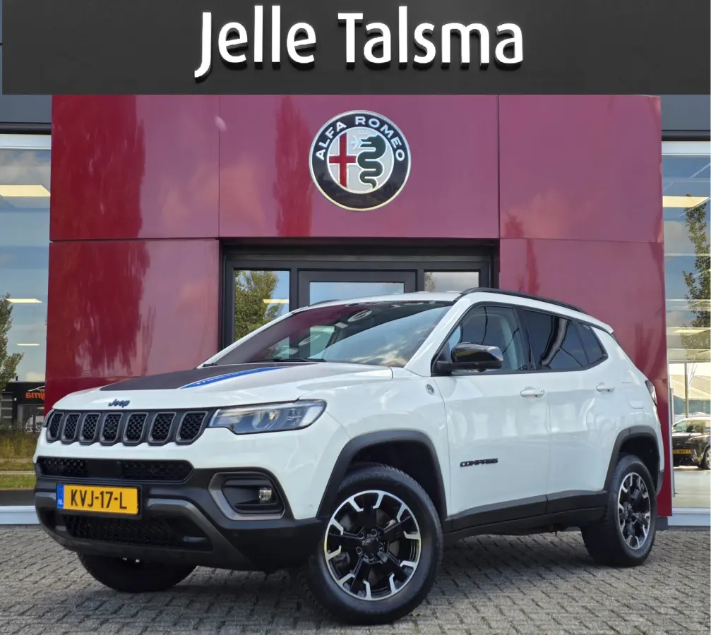 4xe 240 Plug-in Hybrid Trailhawk | Trekhaak 1250KG | Alpine Audio | Winterpakket