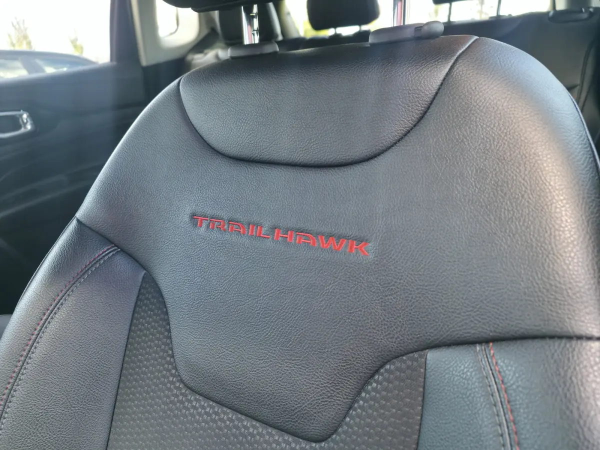 4xe 240 Plug-in Hybrid Trailhawk | Trekhaak 1250KG | Alpine Audio | Winterpakket