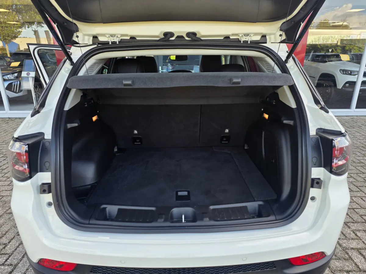 4xe 240 Plug-in Hybrid Trailhawk | Trekhaak 1250KG | Alpine Audio | Winterpakket