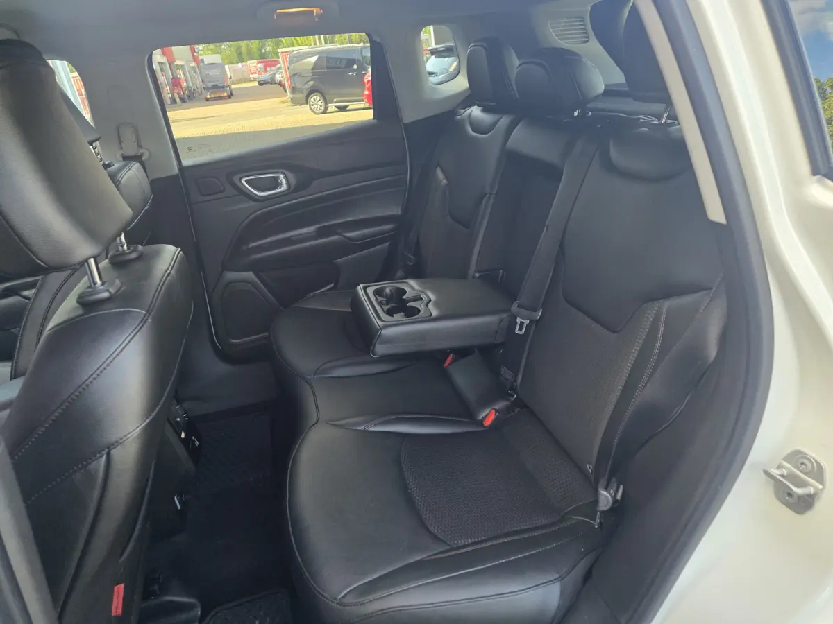 4xe 240 Plug-in Hybrid Trailhawk | Trekhaak 1250KG | Alpine Audio | Winterpakket