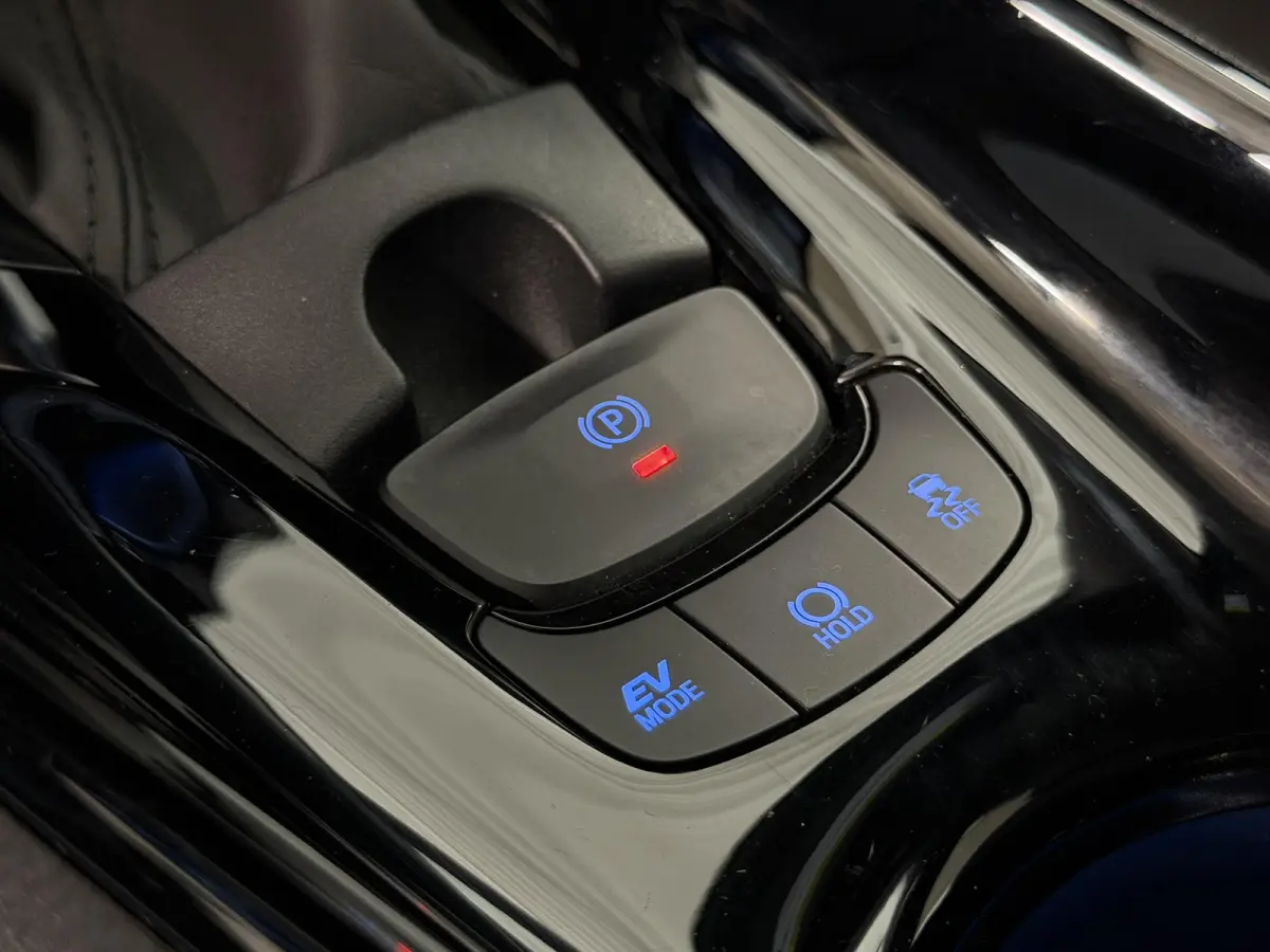 2.0 Hybrid Dynamic | Winterpakket | Camera | PDC | Carplay | All-Season | LED ( Vestiging - Vianen)