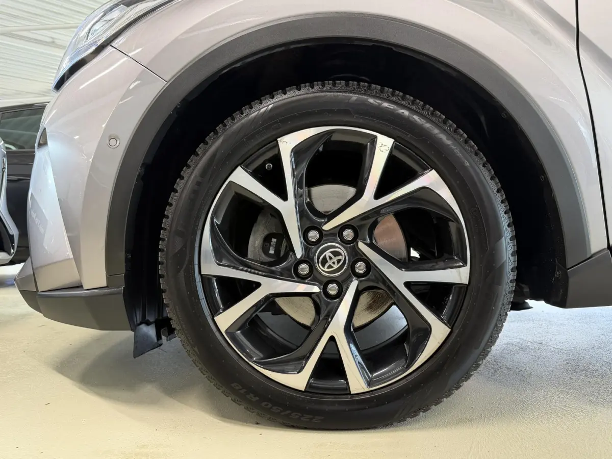 2.0 Hybrid Dynamic | Winterpakket | Camera | PDC | Carplay | All-Season | LED ( Vestiging - Vianen)