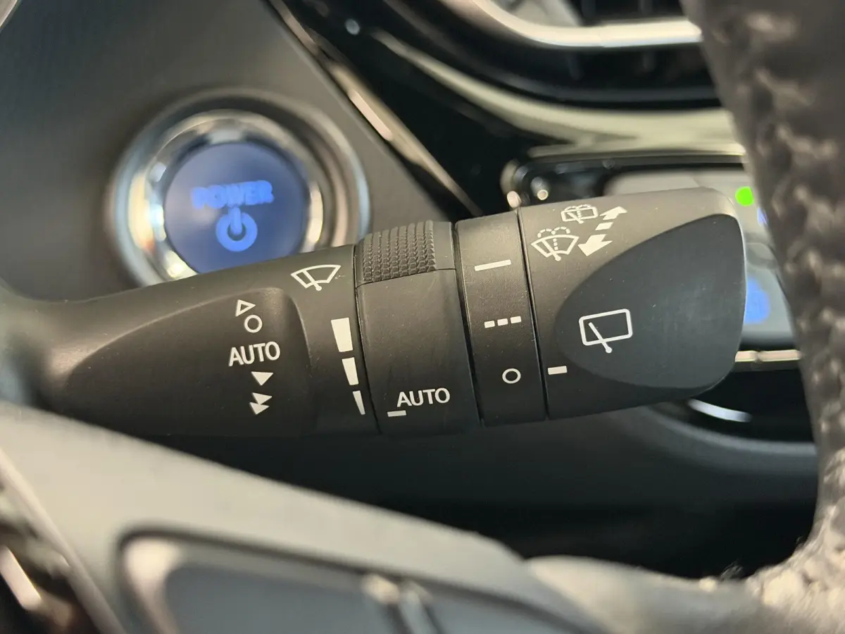 2.0 Hybrid Dynamic | Winterpakket | Camera | PDC | Carplay | All-Season | LED ( Vestiging - Vianen)