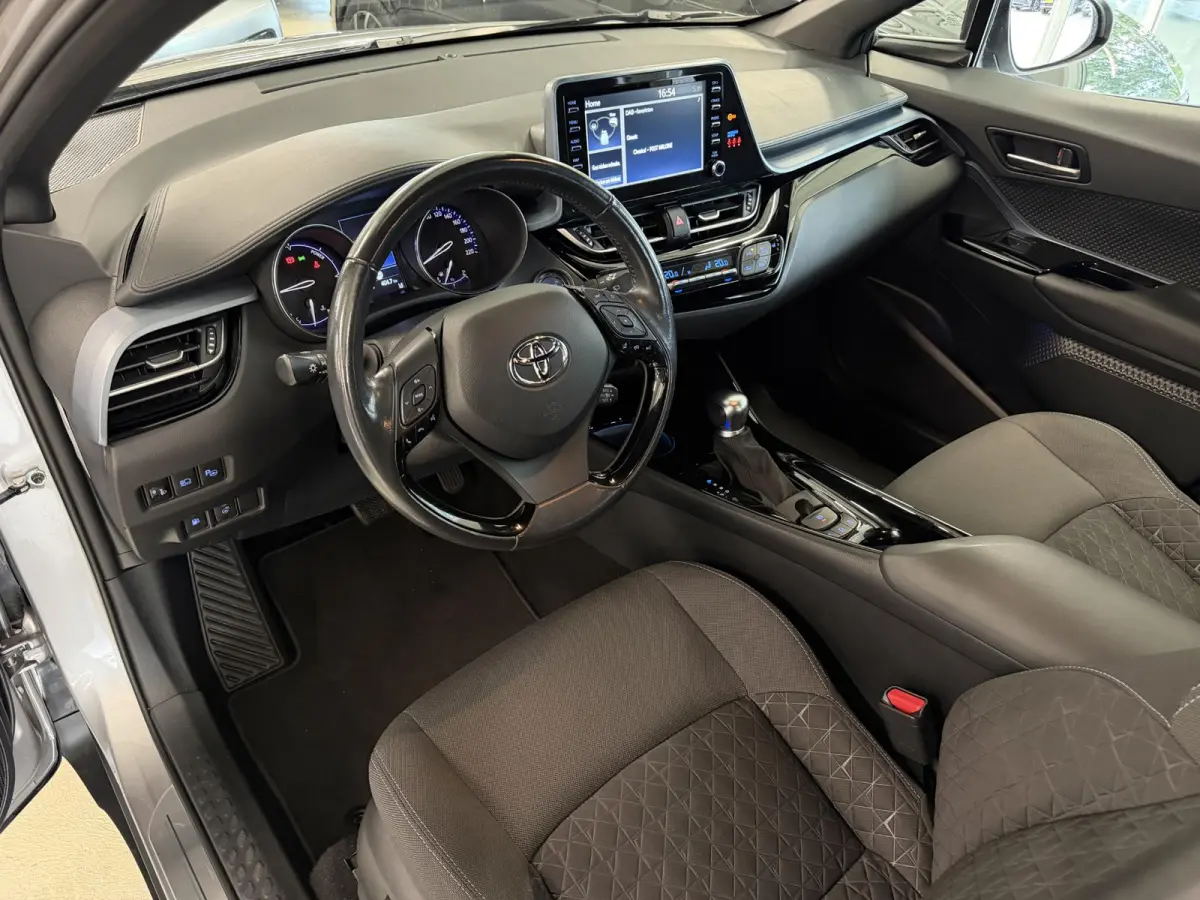 2.0 Hybrid Dynamic | Winterpakket | Camera | PDC | Carplay | All-Season | LED ( Vestiging - Vianen)