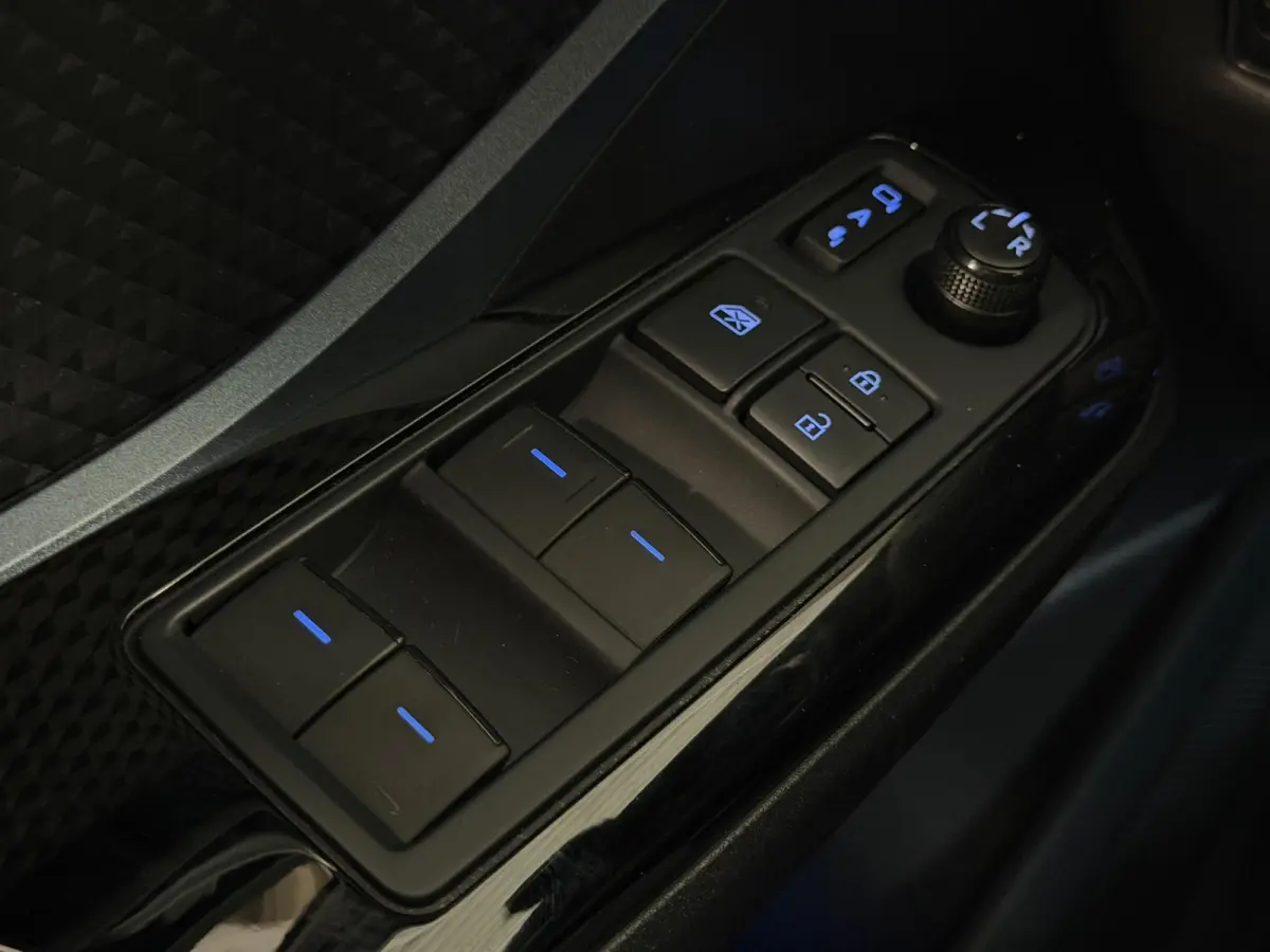 2.0 Hybrid Dynamic | Winterpakket | Camera | PDC | Carplay | All-Season | LED ( Vestiging - Vianen)