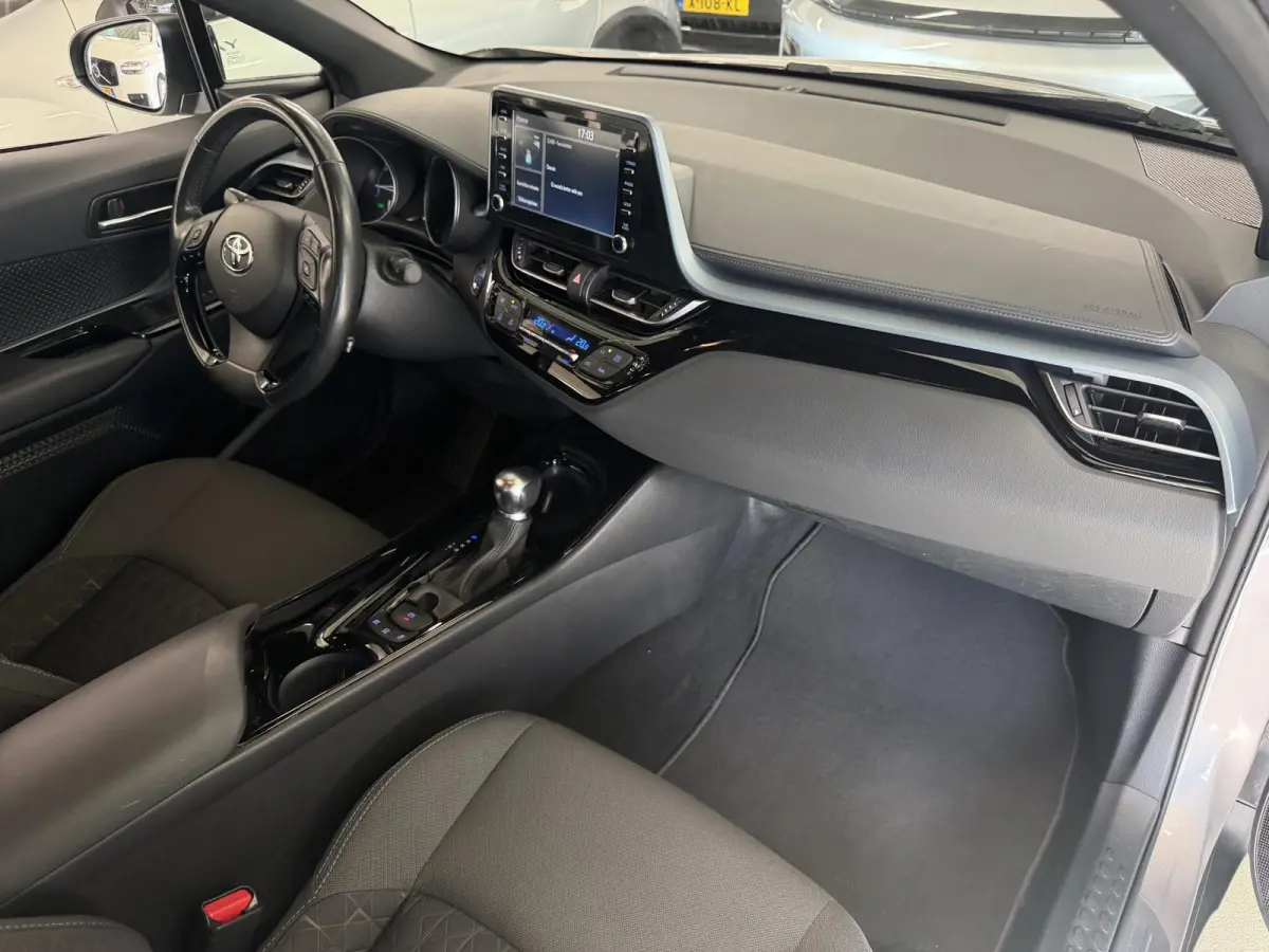 2.0 Hybrid Dynamic | Winterpakket | Camera | PDC | Carplay | All-Season | LED ( Vestiging - Vianen)