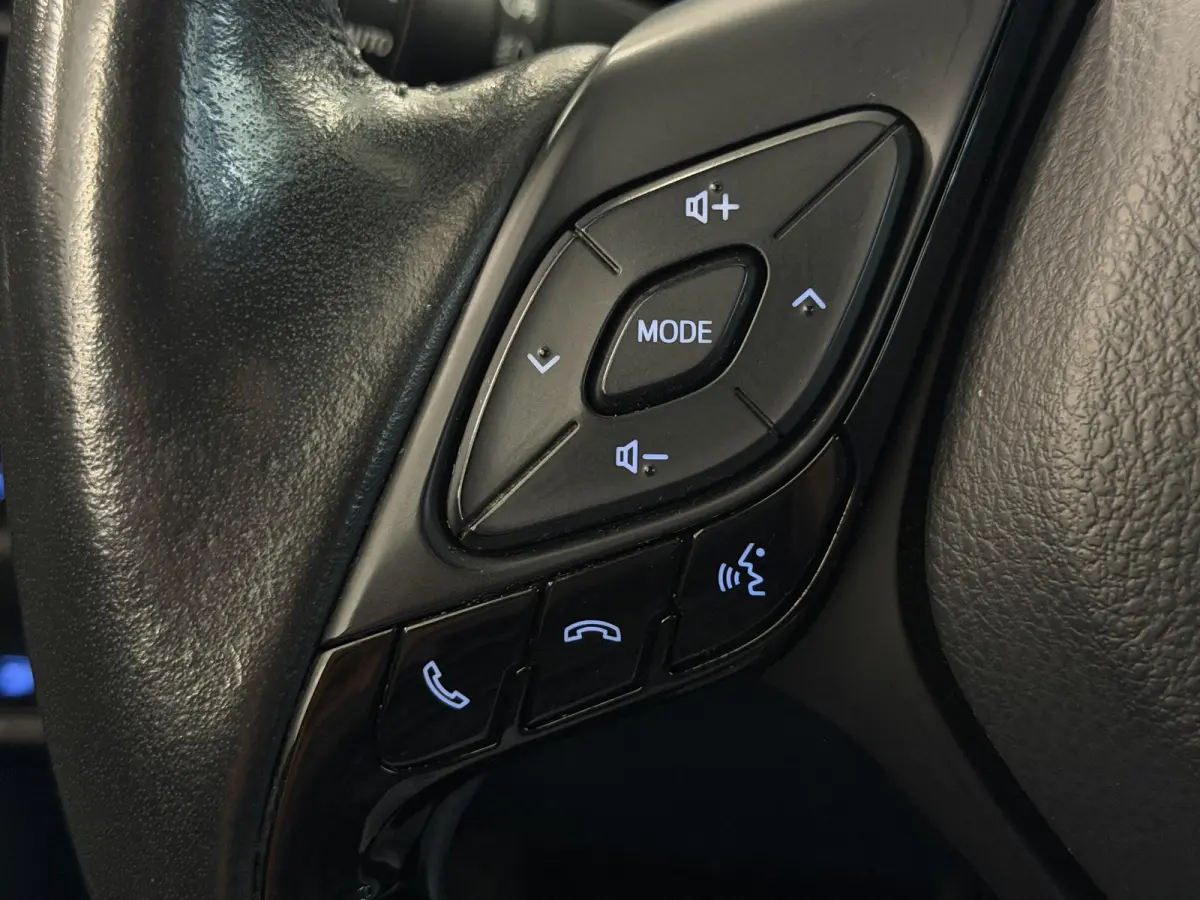 2.0 Hybrid Dynamic | Winterpakket | Camera | PDC | Carplay | All-Season | LED ( Vestiging - Vianen)