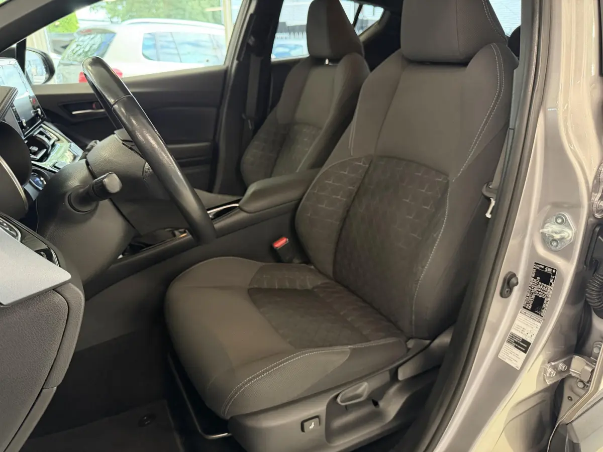 2.0 Hybrid Dynamic | Winterpakket | Camera | PDC | Carplay | All-Season | LED ( Vestiging - Vianen)