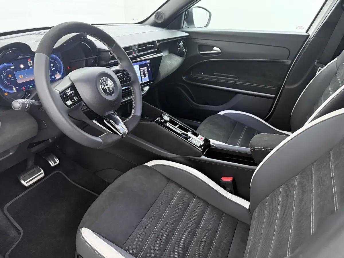 Ibrida 1.2 Sport Speciale | Achterlichten LED | Achteruitrijcamera met 180° Area view | Adaptive cruisecontrol (Adaptive Cruise Control)