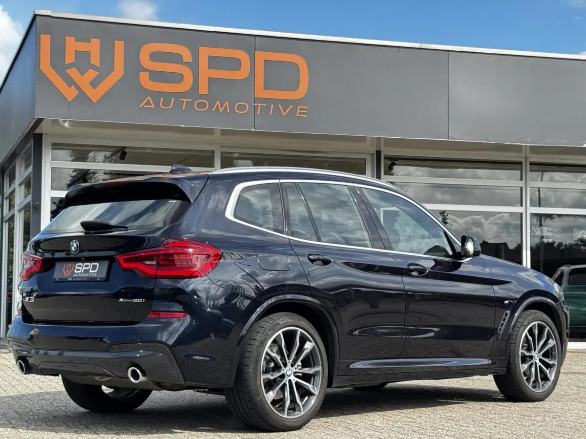 xDrive20i High Executive|M-sport|Trekhaak|Pano|Camera