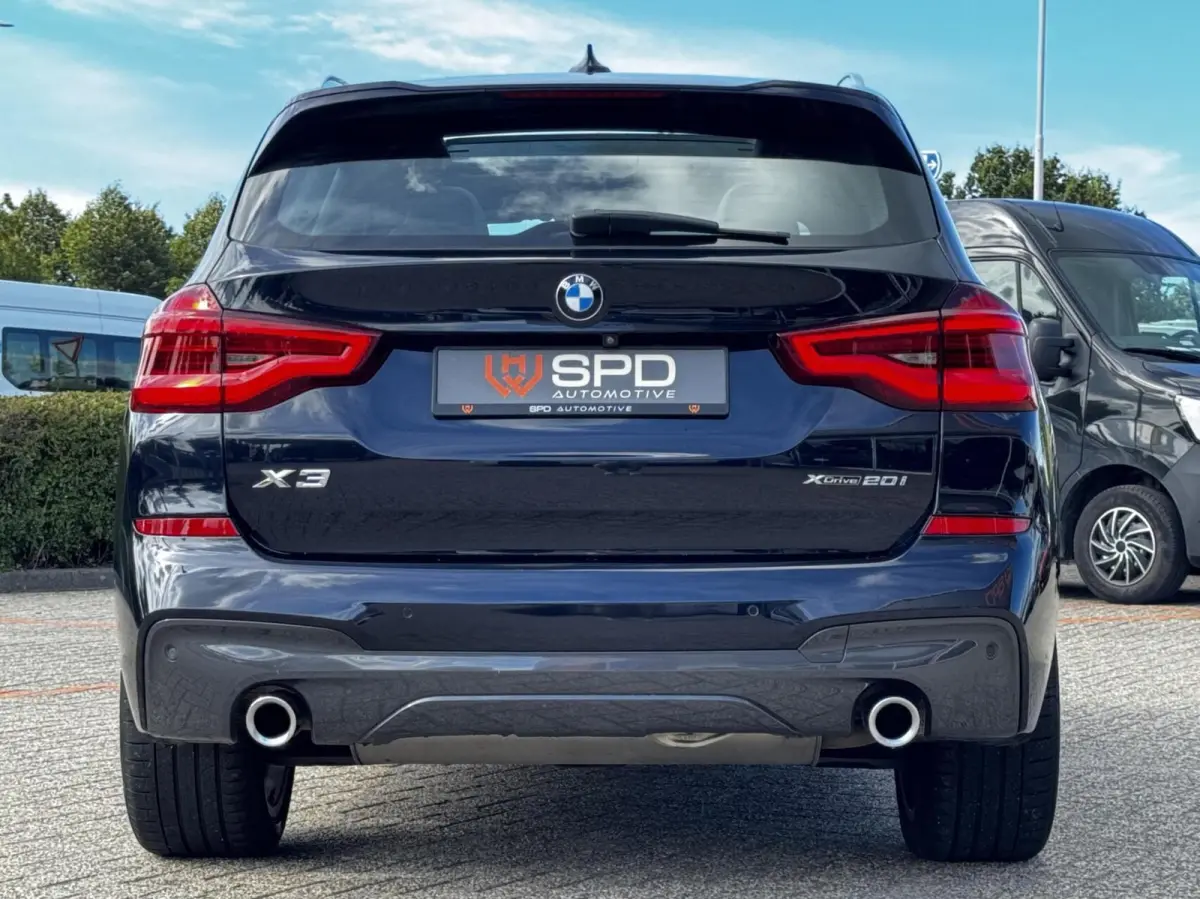 xDrive20i High Executive|M-sport|Trekhaak|Pano|Camera