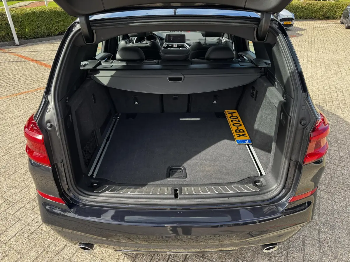 xDrive20i High Executive|M-sport|Trekhaak|Pano|Camera