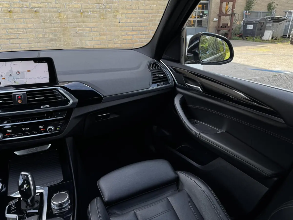 xDrive20i High Executive|M-sport|Trekhaak|Pano|Camera