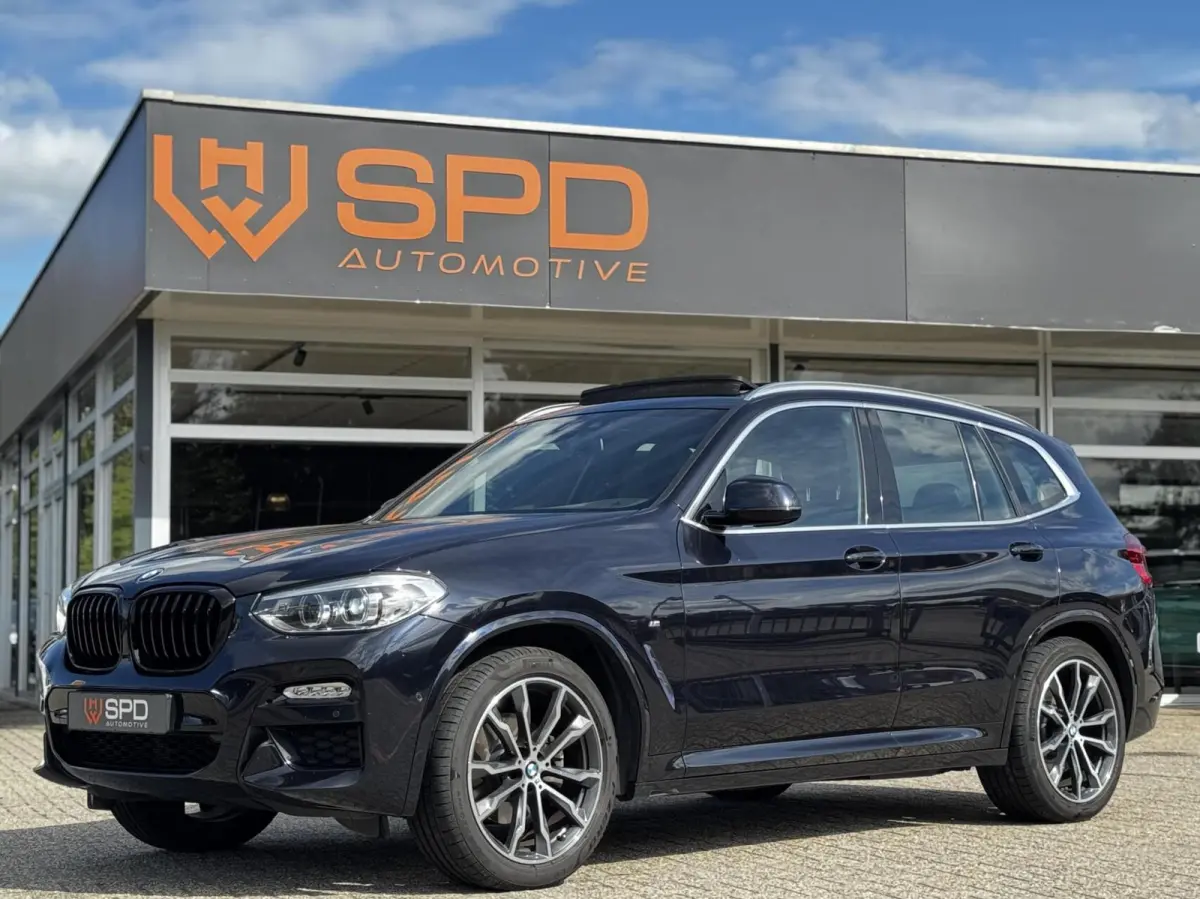 xDrive20i High Executive|M-sport|Trekhaak|Pano|Camera