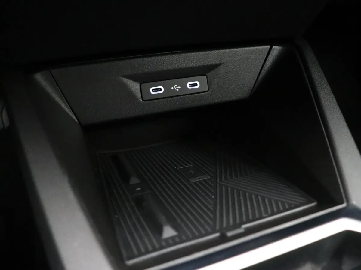 Hybrid 160pk techno | Vijf jaar garantie | Apple carplay | Android auto | Lichtmetalen velgen |