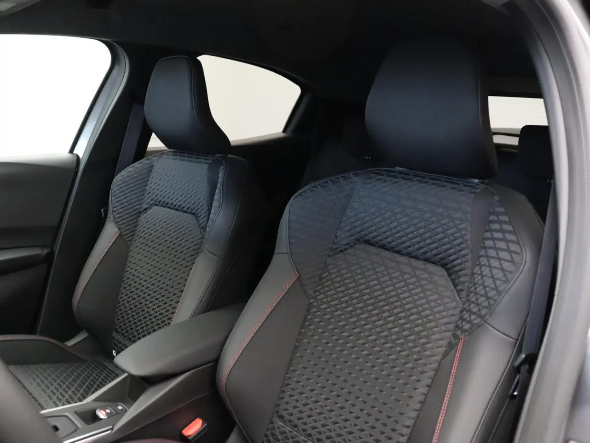 Hybrid 160pk techno | Vijf jaar garantie | Apple carplay | Android auto | Lichtmetalen velgen |