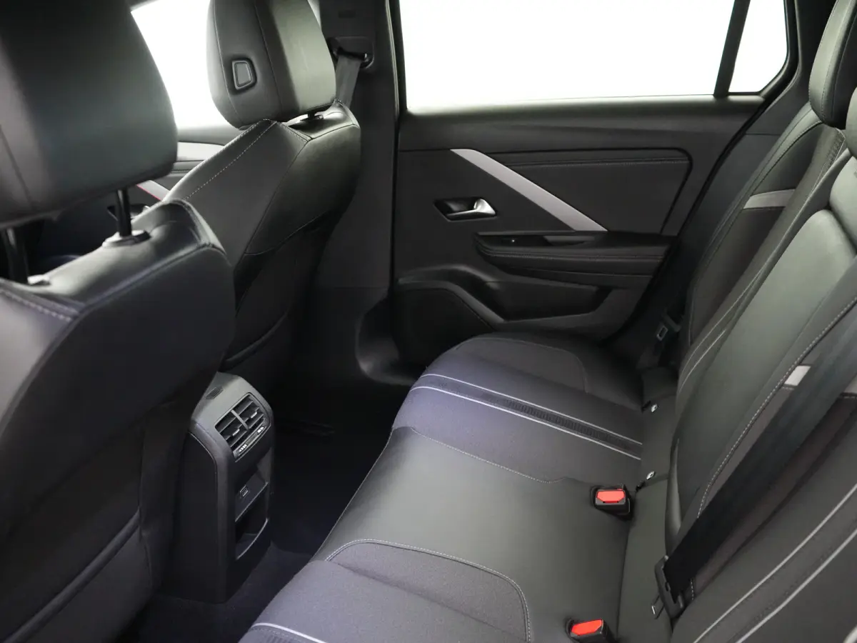 1.2 Turbo GS Trekhaak | All-seasons | Apple Carplay/Android Auto|telefoonintegratie premium | Cruise control adaptief met Stop&Go | Electronic climate controle