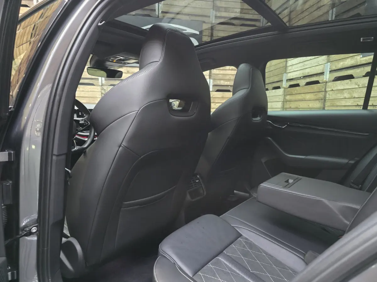 1.4 TSI RS iV PHEV Business Pano HUD Navi Clima 18"LM