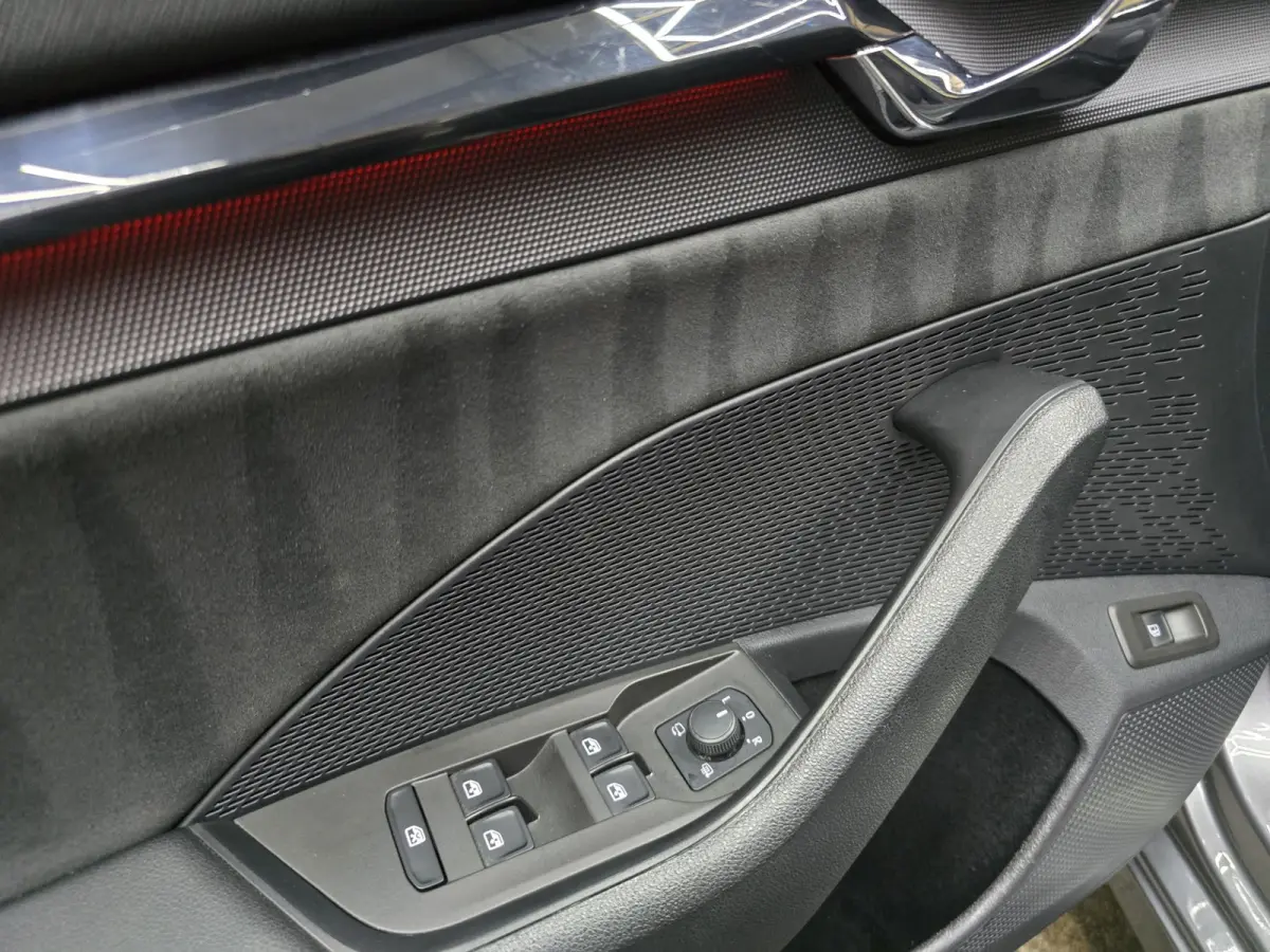 1.4 TSI RS iV PHEV Business Pano HUD Navi Clima 18"LM