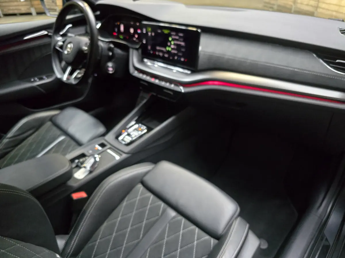 1.4 TSI RS iV PHEV Business Pano HUD Navi Clima 18"LM