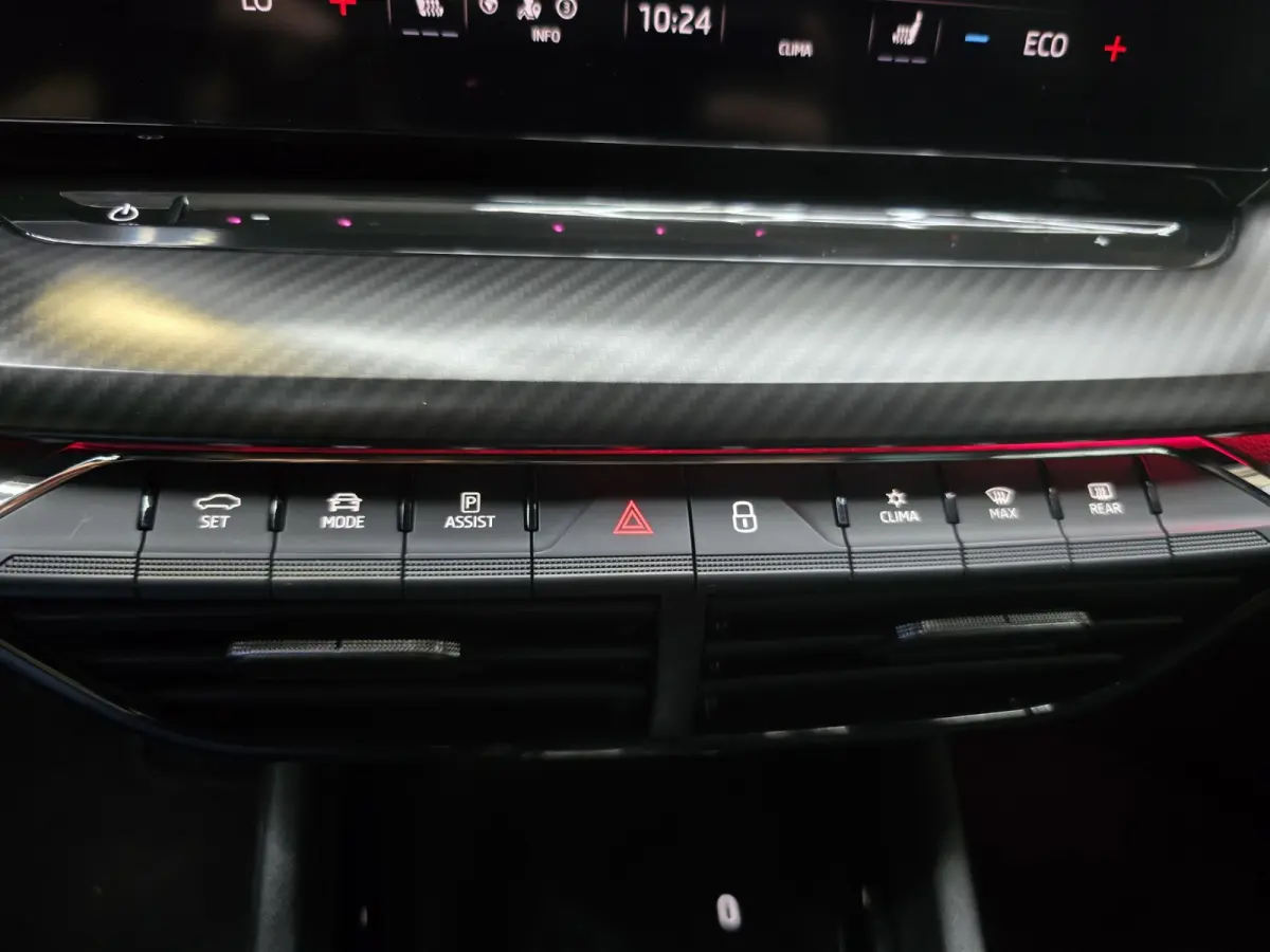 1.4 TSI RS iV PHEV Business Pano HUD Navi Clima 18"LM