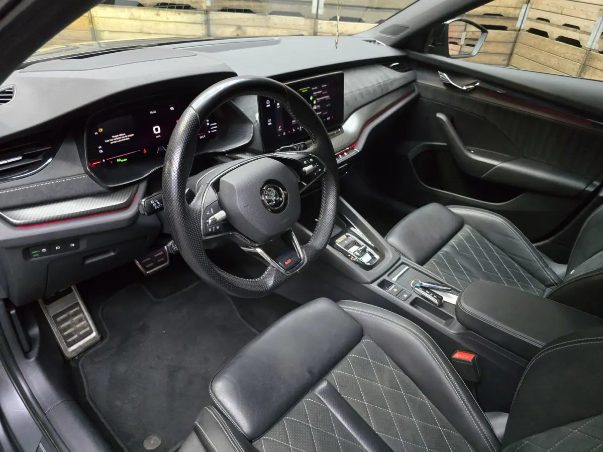 1.4 TSI RS iV PHEV Business Pano HUD Navi Clima 18"LM