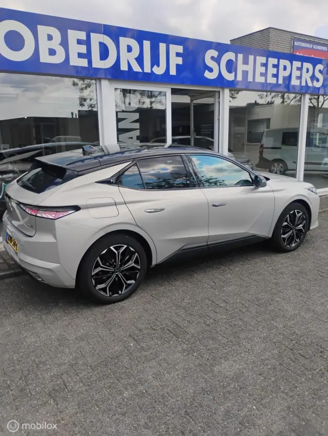 1.6 PHEV 225 E-Tense Hybrid La Première