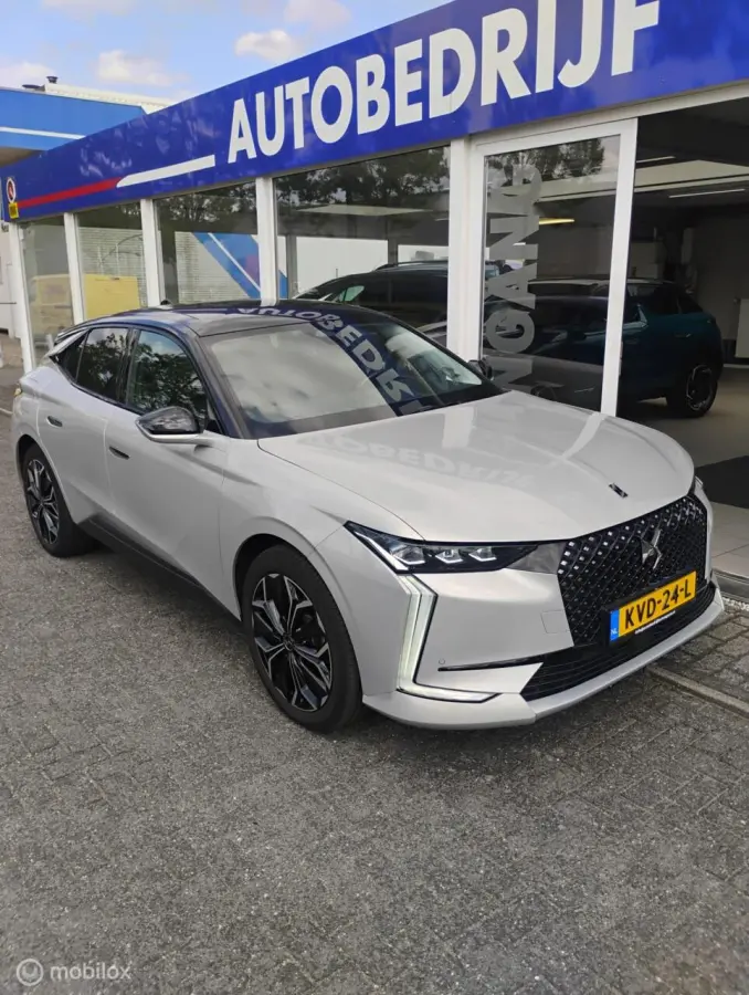 1.6 PHEV 225 E-Tense Hybrid La Première
