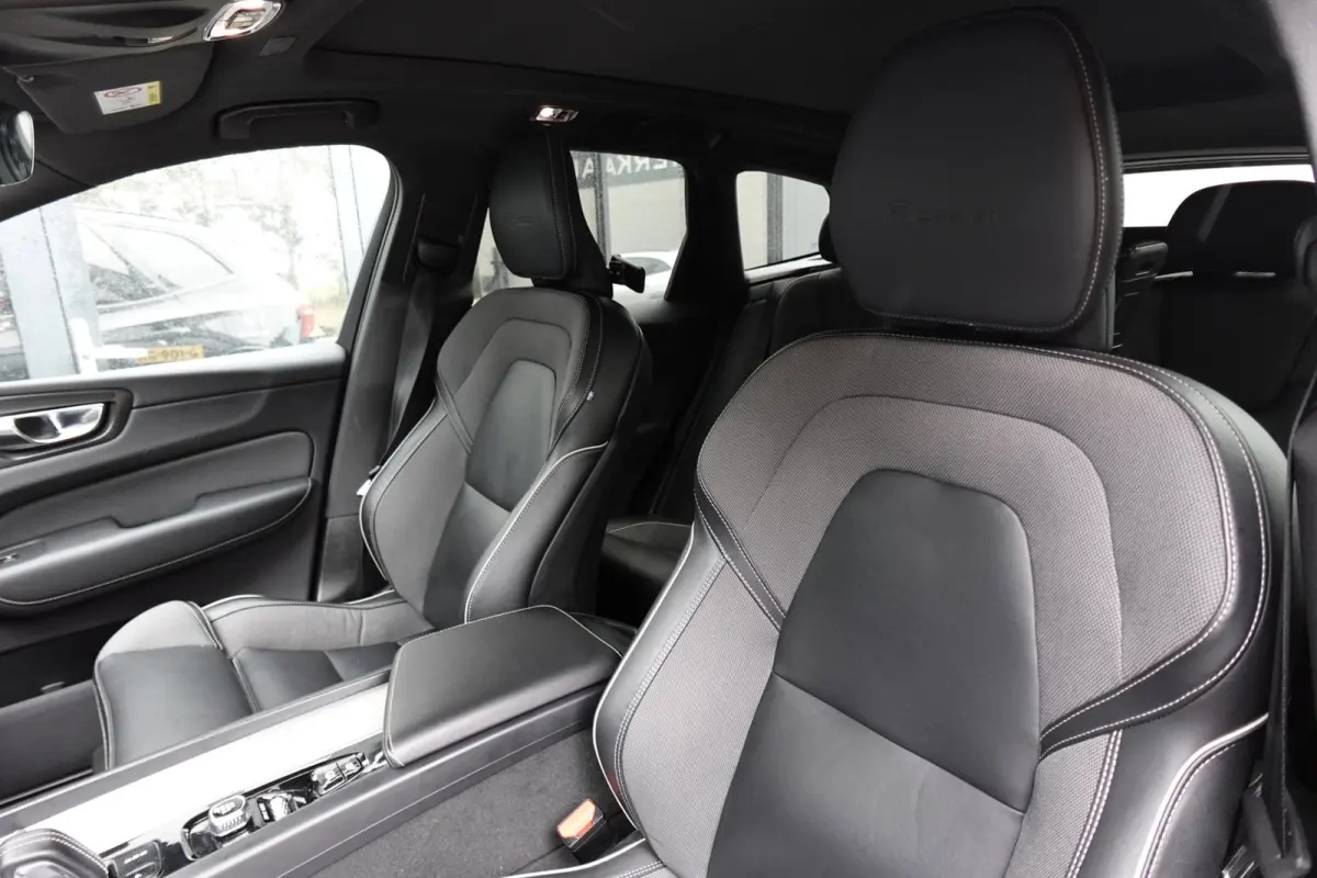 2.0 T8 Twin Engine AWD R-Design PANO KEYLESS VOL'