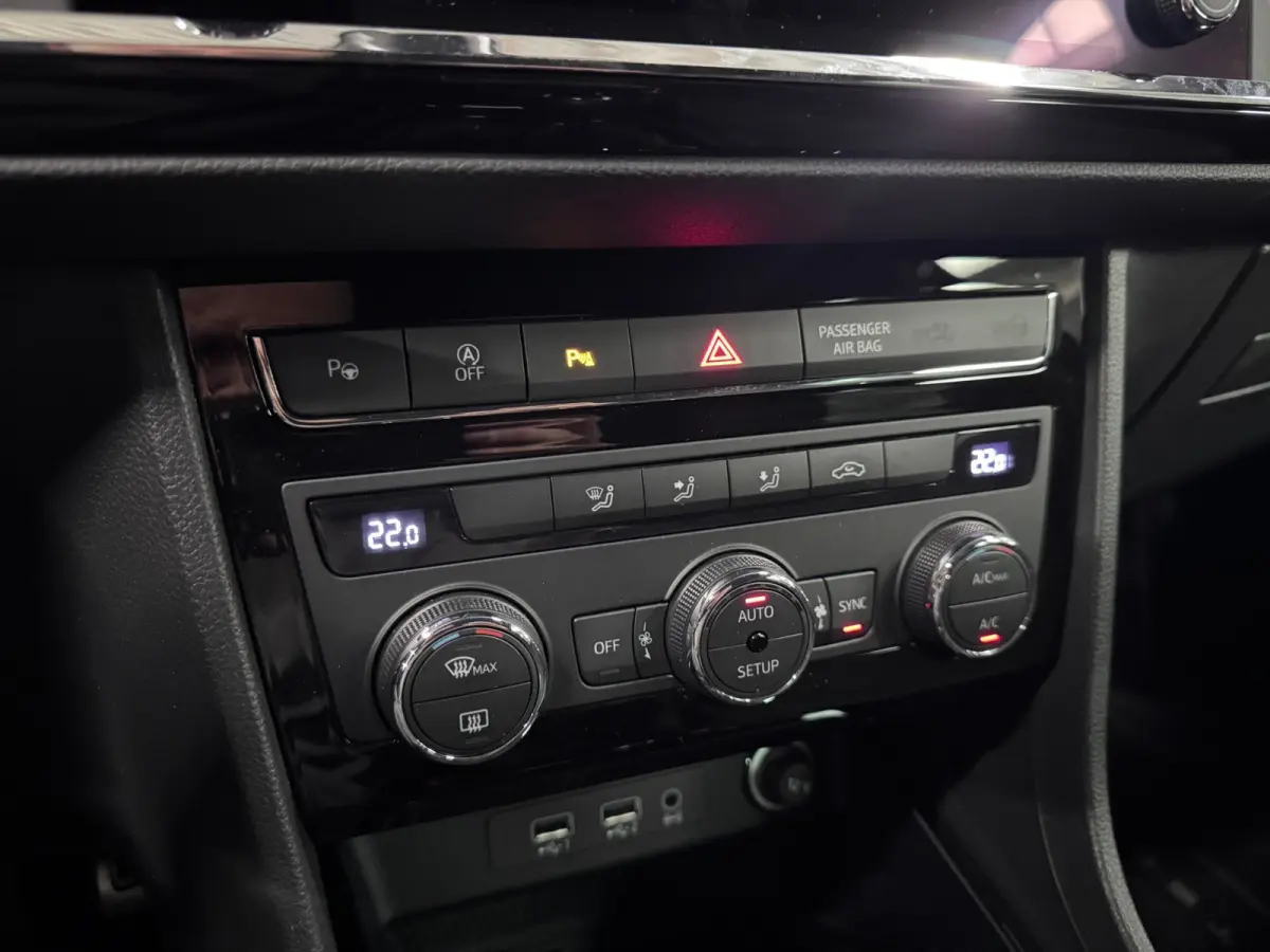 1.5 TSI FR Business Intense Black Achteruitrij camera Lane Assist Climate control