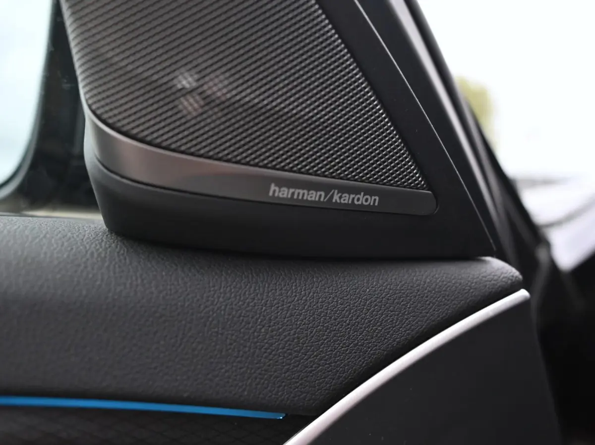 530e xDrive M-Sport | Pano | 20'' | LED | Leder | Memory | PDC | Cruise | Stoelverwarming | Carplay | Ambient | Trekhaak | Harmon Kardon | Android Auto | Keyless Start