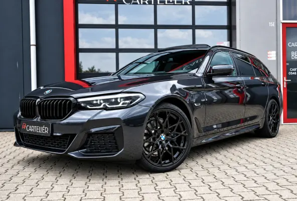 530e xDrive M-Sport | Pano | 20'' | LED | Leder | Memory | PDC | Cruise | Stoelverwarming | Carplay | Ambient | Trekhaak | Harmon Kardon | Android Auto | Keyless Start