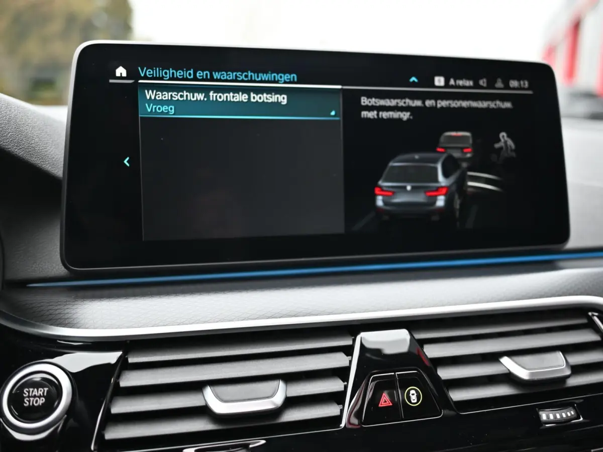 530e xDrive M-Sport | Pano | 20'' | LED | Leder | Memory | PDC | Cruise | Stoelverwarming | Carplay | Ambient | Trekhaak | Harmon Kardon | Android Auto | Keyless Start