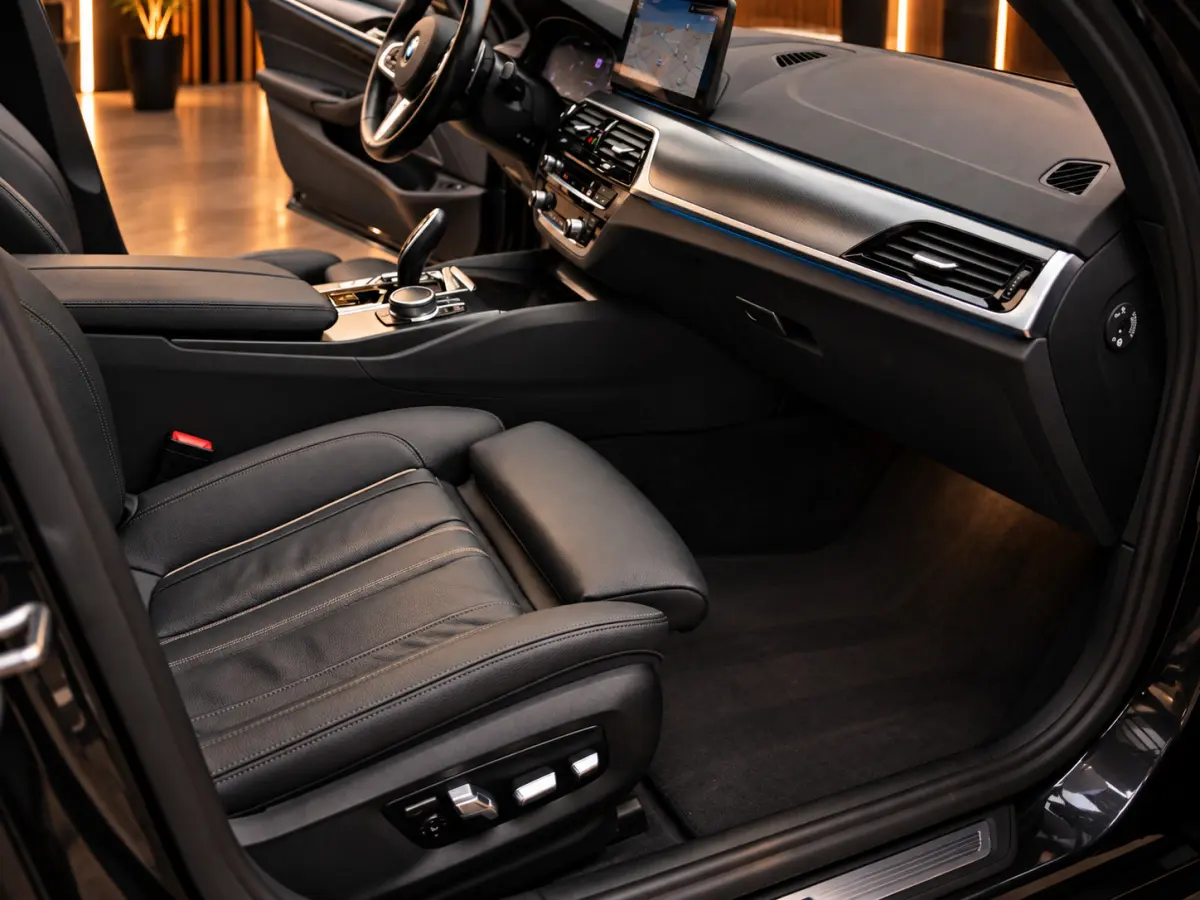 530e xDrive M-Sport | Pano | 20'' | LED | Leder | Memory | PDC | Cruise | Stoelverwarming | Carplay | Ambient | Trekhaak | Harmon Kardon | Android Auto | Keyless Start