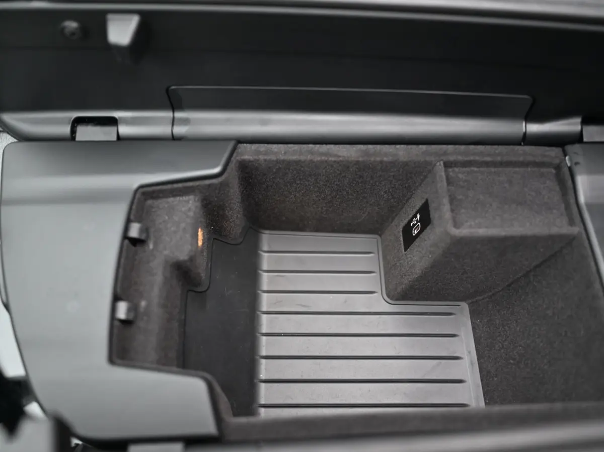 530e xDrive M-Sport | Pano | 20'' | LED | Leder | Memory | PDC | Cruise | Stoelverwarming | Carplay | Ambient | Trekhaak | Harmon Kardon | Android Auto | Keyless Start