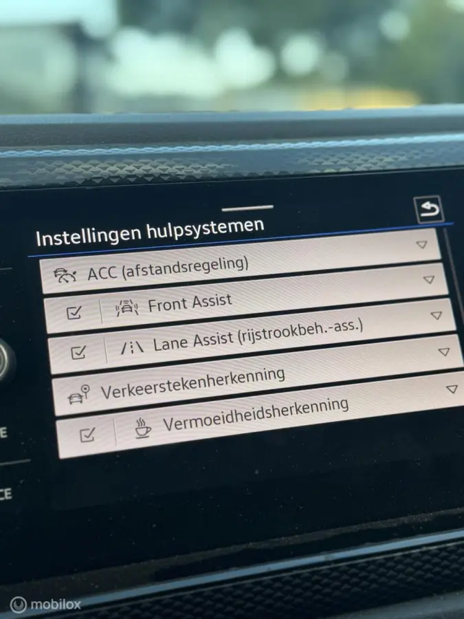1.0 TSI DSG ACC CAMERA LANE CARPLAY LED