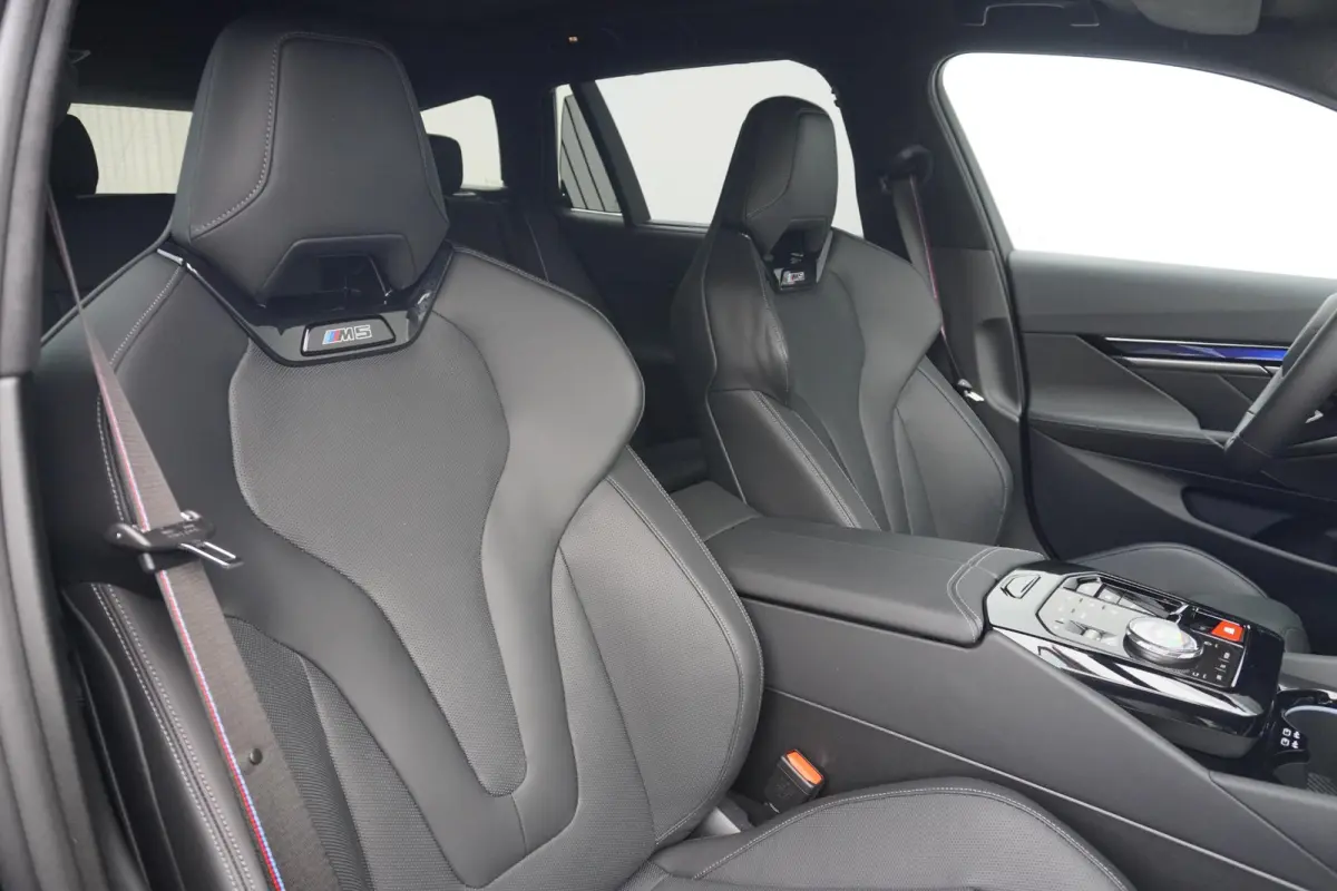 Touring | M Driver's Pack | M Carbon-keramische remmen | Hemelbekleding Alcantara | Panoramadak | Driving Assistant Professional | Trekhaak
