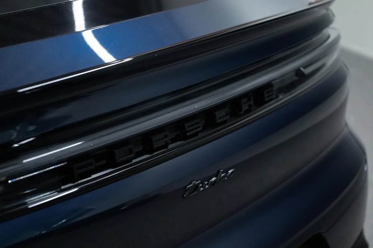 4.0 Turbo E-Hybrid GT | 18-weg | Achterasbest. | Burmester | HUD | Stiksels |