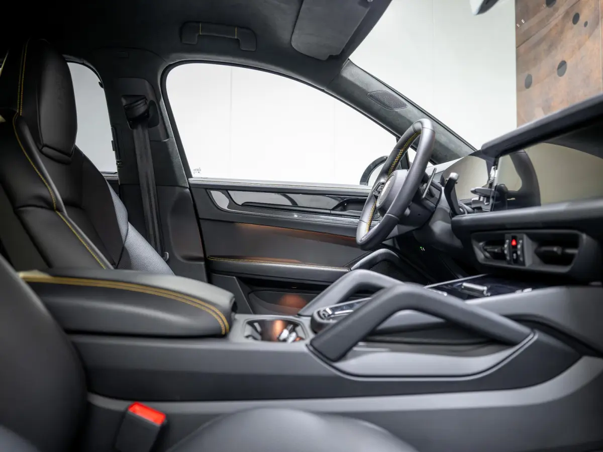 4.0 Turbo E-Hybrid GT | 18-weg | Achterasbest. | Burmester | HUD | Stiksels |