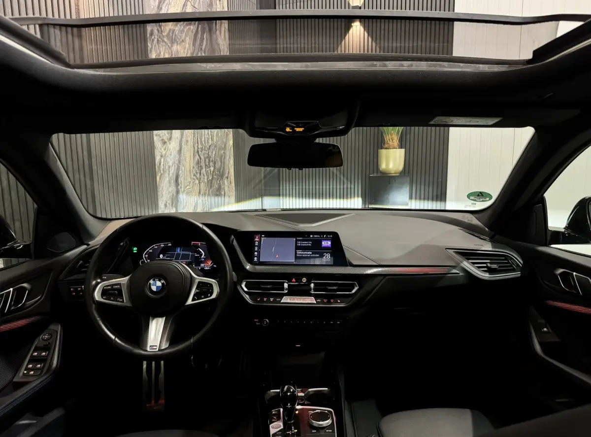 218i High Ex M-Sport|PANO|SFEER|VIRTUAL|BOMVOL!