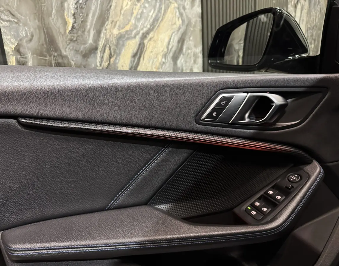 218i High Ex M-Sport|PANO|SFEER|VIRTUAL|BOMVOL!