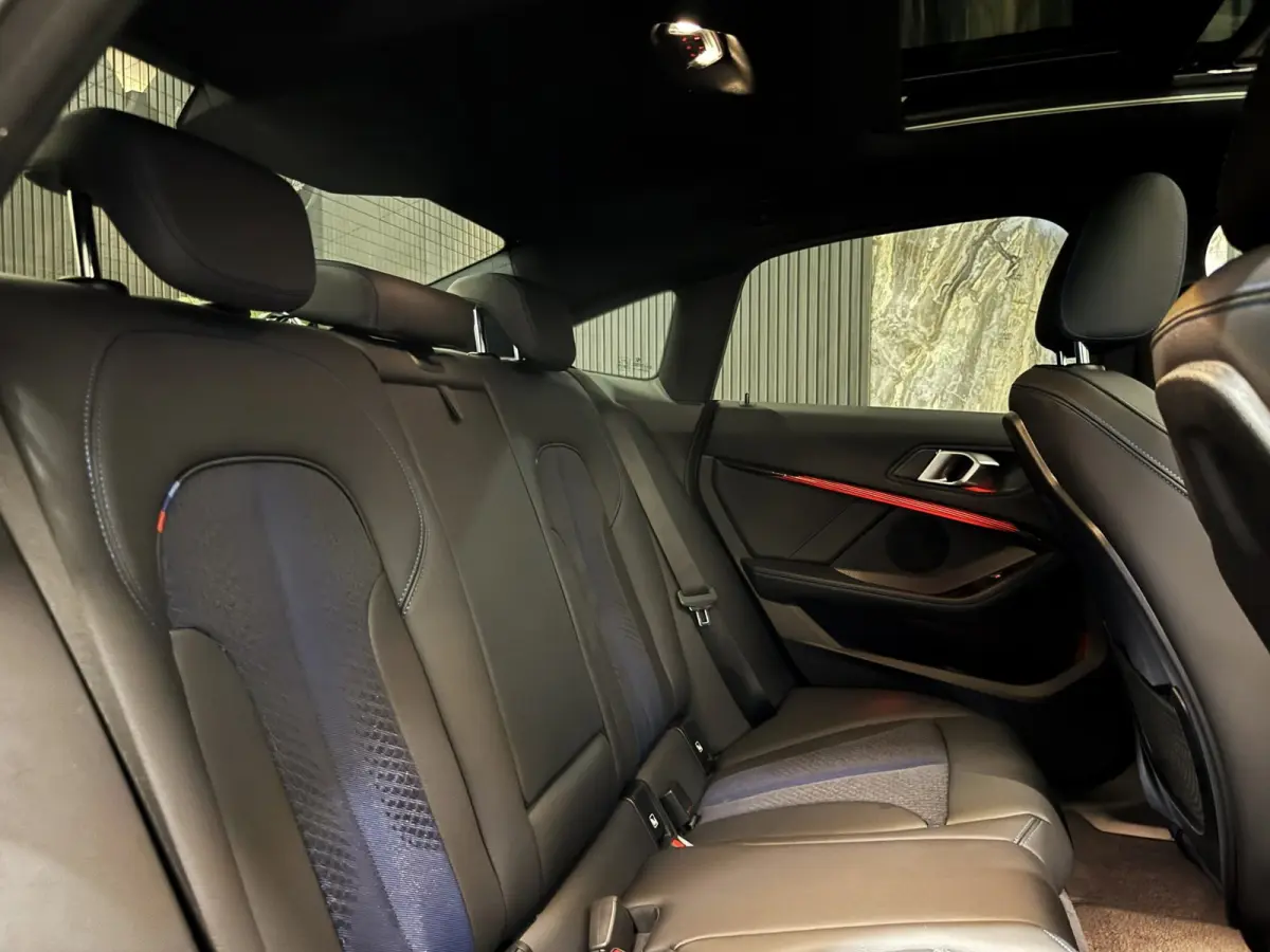 218i High Ex M-Sport|PANO|SFEER|VIRTUAL|BOMVOL!