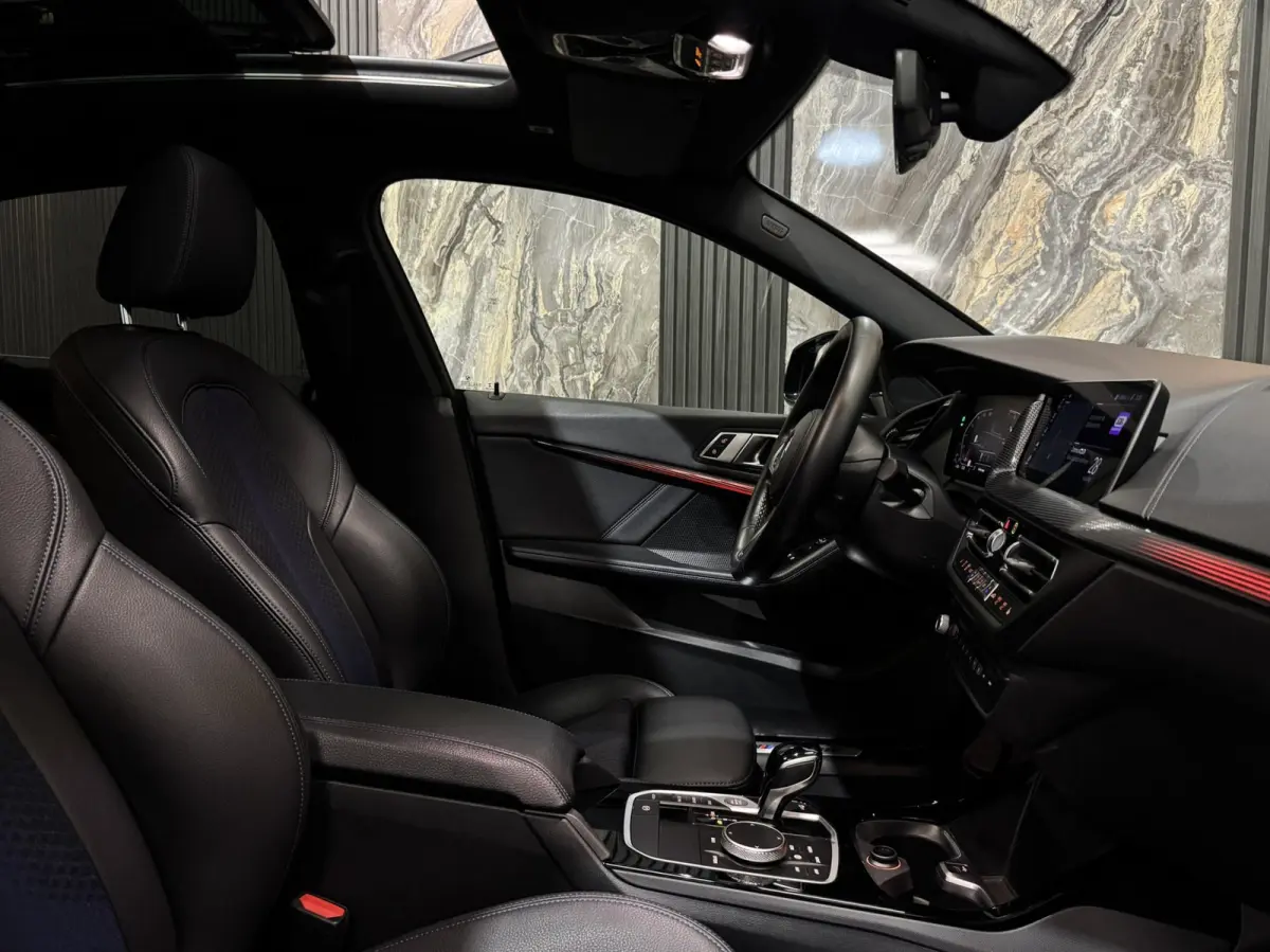 218i High Ex M-Sport|PANO|SFEER|VIRTUAL|BOMVOL!