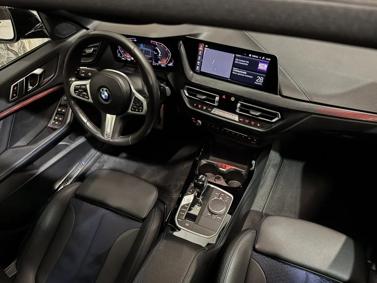 218i High Ex M-Sport|PANO|SFEER|VIRTUAL|BOMVOL!