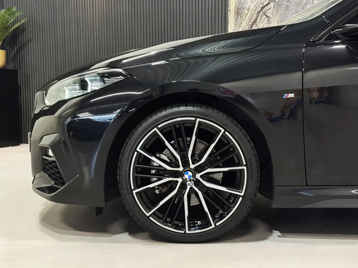 218i High Ex M-Sport|PANO|SFEER|VIRTUAL|BOMVOL!