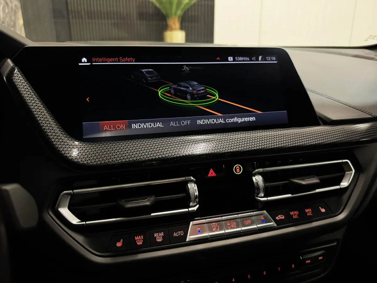 218i High Ex M-Sport|PANO|SFEER|VIRTUAL|BOMVOL!