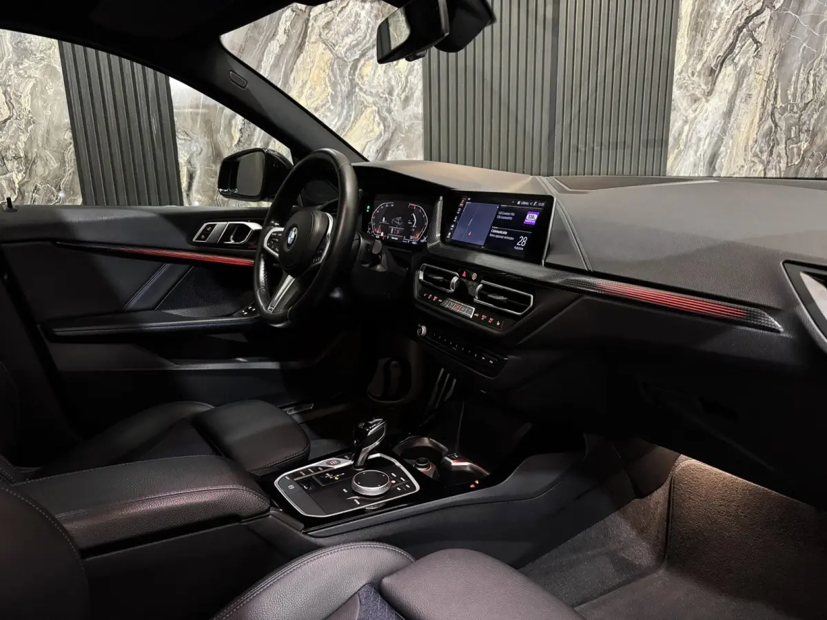 218i High Ex M-Sport|PANO|SFEER|VIRTUAL|BOMVOL!