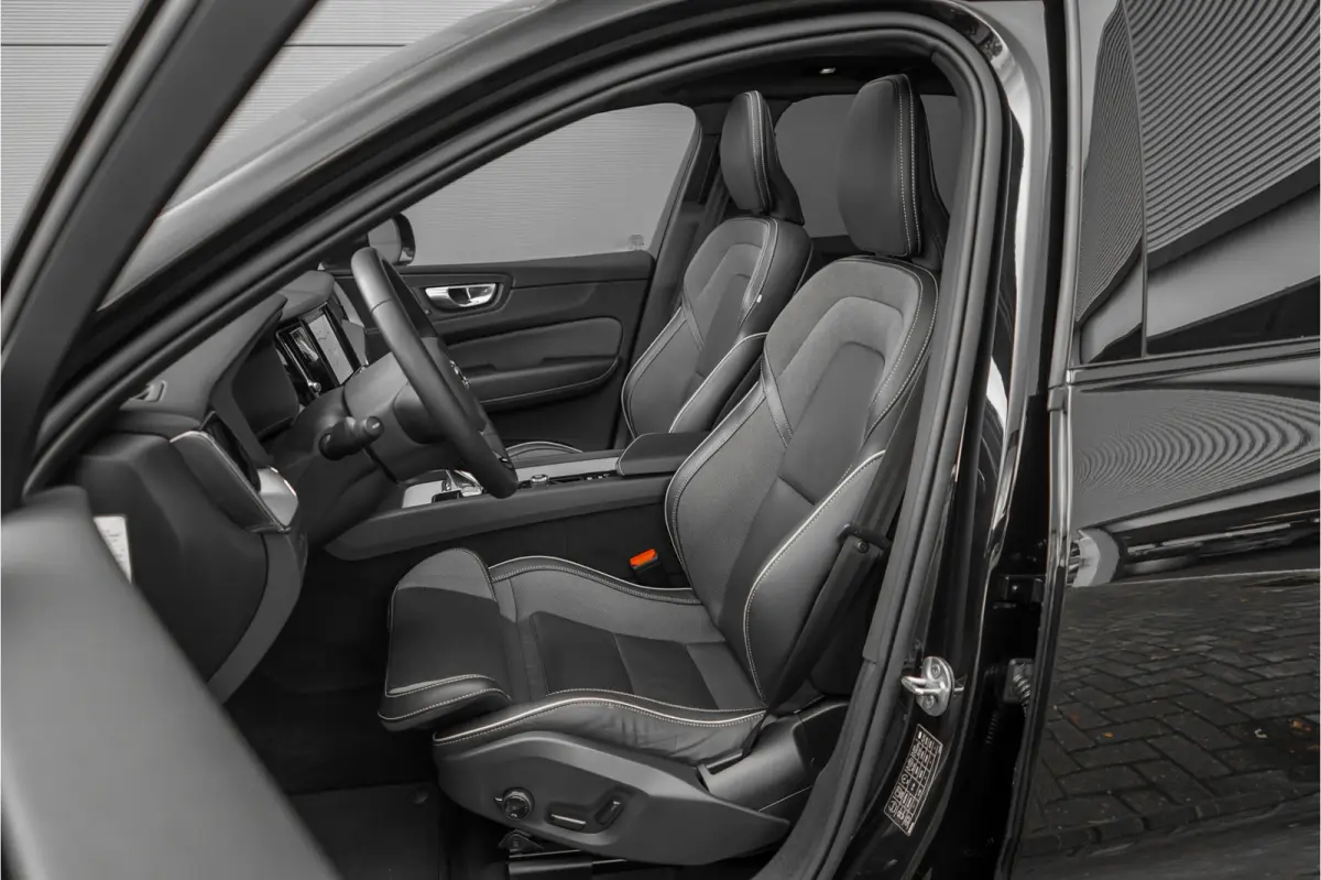 2.0 T6 Plug-in hybrid AWD Plus Dark Pano Trekhaak ACC