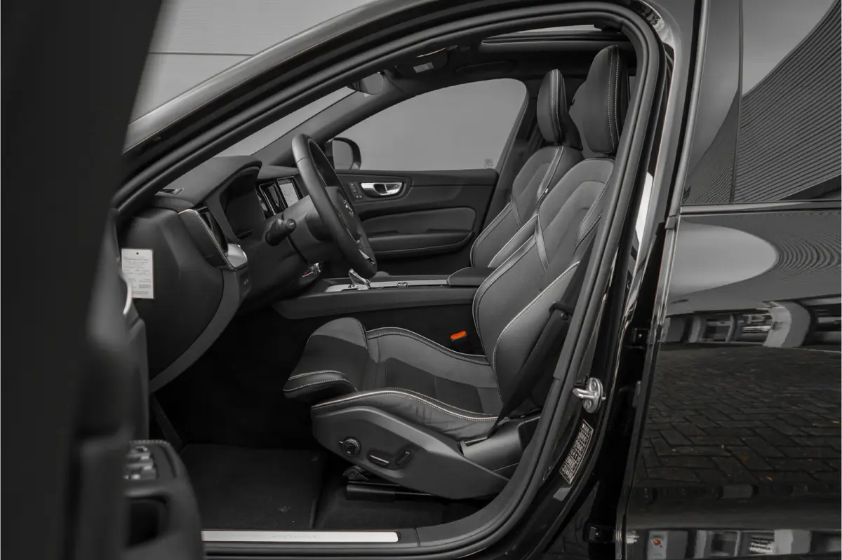 2.0 T6 Plug-in hybrid AWD Plus Dark Pano Trekhaak ACC