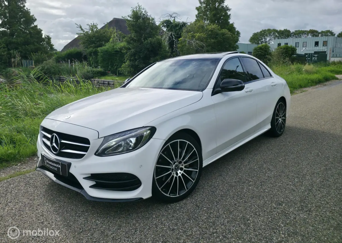 180 AMG / 19 inch / Pano / Leder / Camera